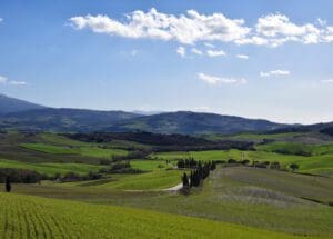 walking-in-tuscany-landscape